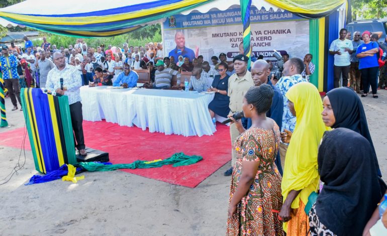  RC CHALAMILA USO KWA USO NA WANANCHI WA ZINGIZIWA, ATATUA KERO HADI USIKU