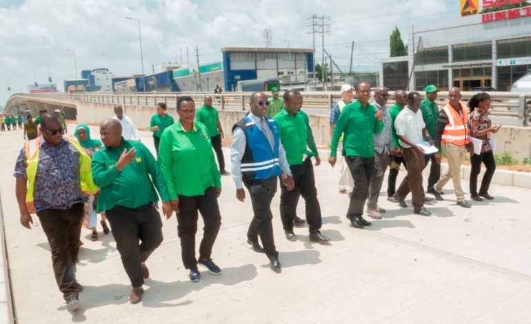  MAKONDA AWAWEKA MGUU SAWA CCM, KAMATI ZA SIASA ZAANZA KAZI, WAKAGUA MIRADI YA BARABARA DAR ES SALAAM