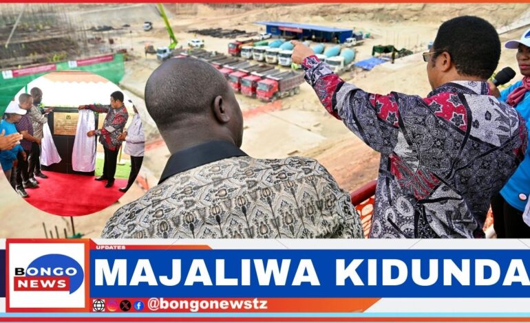  MAJALIWA AWEKA JIWE LA MSINGI UJENZI WA BWAWA LA KIDUNDA.